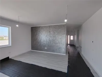 INDIVIDUALA LA CHEIE - TOATE UTILITATILE - ZONA POPULATA - foto 3