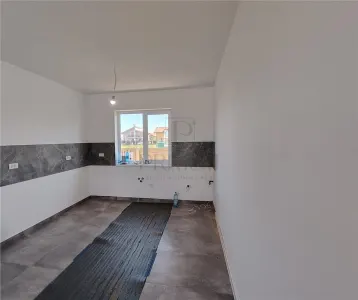INDIVIDUALA LA CHEIE - TOATE UTILITATILE - ZONA POPULATA - foto 4