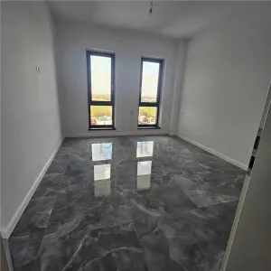 TORONTALULUI - 2 CAMERE - ETAJ INTERMEDIAR - PISCINA - LUX - foto 2