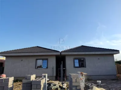 Duplex 4 camere - despartit prin CT - zona foarte buna - asfalt - posibilitate alegere finisaje - foto 2
