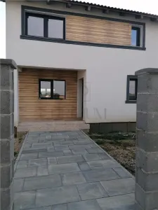 Sag- despartit prin garaj- 5 camere - Sag