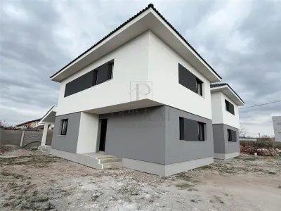 Duplex individual - 5 camere - asfalt - Mosnita Veche