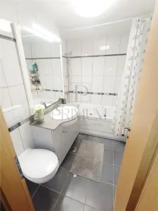 LIPOVEI - DECOMANDAT - 4 CAM - ETAJ 1 - 2 BALCOANE - BOXA - ZONA LINISTITA - foto 12