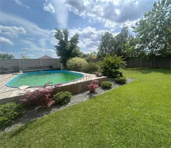 Sacalaz- 1000mp teren - piscina exterioara -garaj -panouri fotovoltaice - Sacalaz
