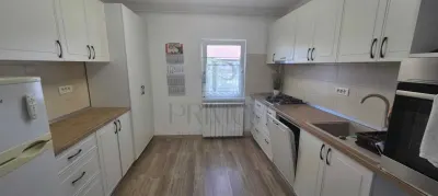BUCOVINA - 2 CAMERE  - CENTRALA PROPRIE - BLOC IZOLAT CU ACOPERIS - foto 3