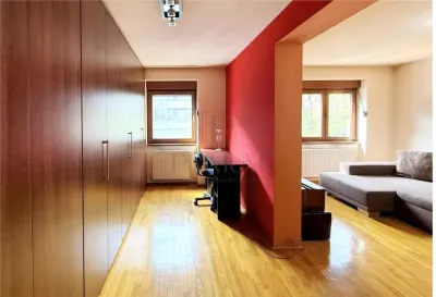 MEDICINA - ETAJ 1 - GARAJ CF - 4 CAMERE - 2 BAI - DECOMANDAT - CLIMA - RENOVAT - Timisoara