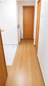 LIPOVEI - ETAJ 1 - BLOC IZOLAT - 4 CAMERE - 2 BAI - 2 BALCOANE - CENTRALA PROPRIE - DECOMANDAT - foto 4