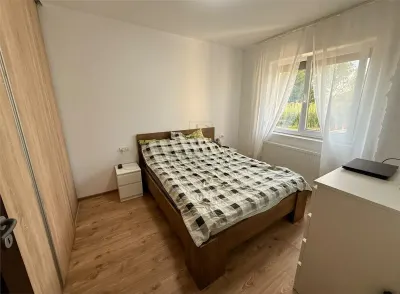 GIROC - 2 CAMERE - PARTER CU BALCON - MOBILAT SI UTILAT - ZONA BUNA - foto 4