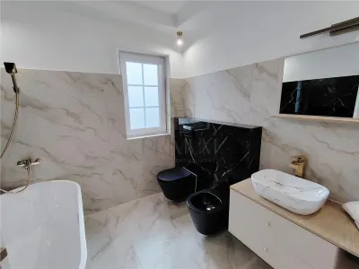 Duplex separat prin carport - Mobilat lux - Panouri si Asfalt - foto 12