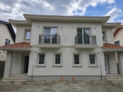Duplex deosebit - zona excelenta - toate utilitatile - finisaje TOP - foto 1