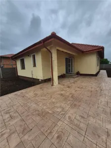 CASA INDIVIDUALA IN GHIRODA  3 CAMERE 90 MP UTILI 501 MP CURTE  UTILATA  BUCATARIE INCHISA  ZONA TOP - foto 12