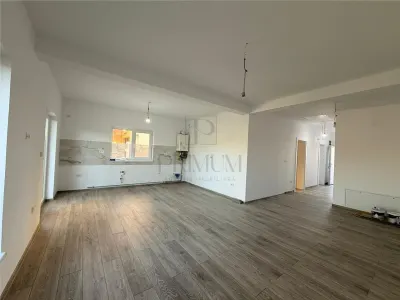 Duplex pe parter - finisaje top- zona excelenta - foto 3