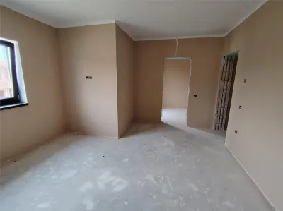 Duplex despartit prin C.T. - spatios -  5 camere - bucatarie inchisa - - foto 4