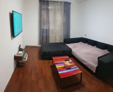 GIROCULUI, CASA CU SAD (spatiu alta destinatie), 4  CAMERE, 3 FRONTURI - foto 1
