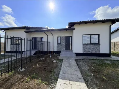 Duplex pe plan - compartimentare practica - 3 bai - teren 375 mp - foto 1