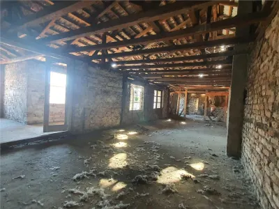 BRAYTIM, POSIBILITATE DE INVESTITIE, CASA DE RENOVAT, P+1E+POD, 2 BALCOANE SI TEREN GENEROS - foto 5
