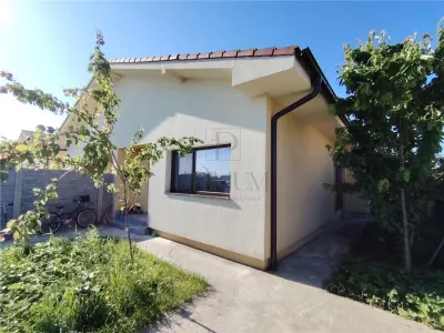 NOU PE PIATA - DUPLEX MOBILAT SI UTILAT - CANALIZARE SI ASFALT IN LUCRU - Mosnita Noua
