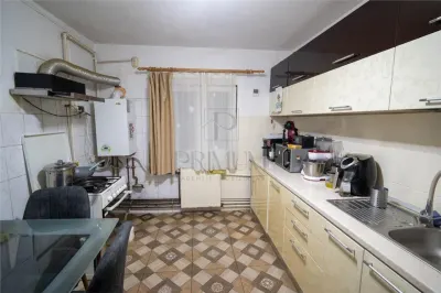SOARELUI - 4 CAMERE - 2 BAI - 2 BALCOANE - CENTRALA PROPRIE - ETAJ 3 - DECOMANDAT - foto 6