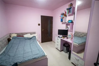 SOARELUI - 4 CAMERE - 2 BAI - 2 BALCOANE - CENTRALA PROPRIE - ETAJ 3 - DECOMANDAT - foto 9