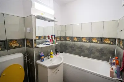 SOARELUI - 4 CAMERE - 2 BAI - 2 BALCOANE - CENTRALA PROPRIE - ETAJ 3 - DECOMANDAT - foto 10