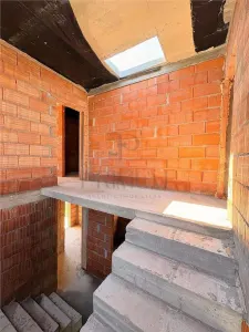 BRAYTIM-CALEA URSENI, CASA LA ROSU, P+1, 3 CAMERE, 2 BAI, DRESSING - foto 1