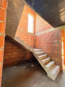 BRAYTIM-CALEA URSENI, CASA LA ROSU, P+1, 3 CAMERE, 2 BAI, DRESSING - foto 4