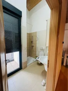 DUMBRAVITA - KAUFLAND | 3 CAM | 2 BAI | 2 TERASE | 1 BALCON | LOC PARCARE | rulouri electrice - foto 8