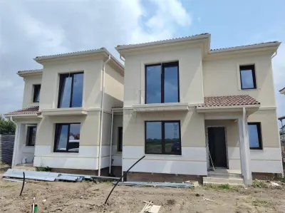 Duplex in zona centrala - despartit prin C.T - 5 camere - Mosnita Noua