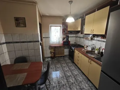 SIMION BARNUTIU - 2 CAMERE - ETAJ INTERMEDIAR - BLOC IZOLAT - SPATIOS - foto 3