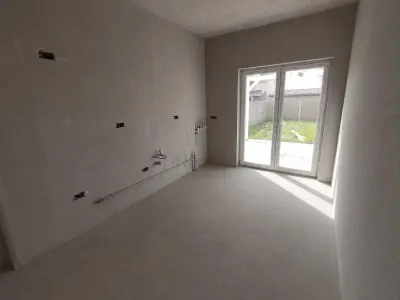 Duplex despartit prin baie - toate utilitatile - posibilitate de mansardare - foto 2