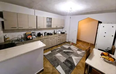 MIRCEA CEL BATRAN - 4 CAMERE - 2 BAI - ETAJ 3 - DECOMANDAT - SPATIOS - foto 2