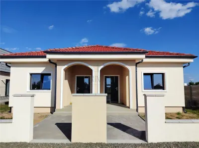 DUPLEX PE PARTER - APROAPE DE ORAS - 80 MP UTILI - Mosnita Noua