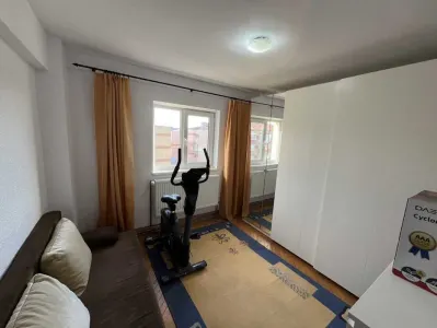 Apartament cu 3 Camere, decomandat, Cetate, Mercur, 2 bai,boxa - foto 3