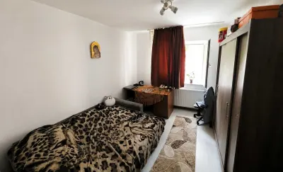 Apartament cu 3 camere, parter, boxa, acces curte, Cetate, zona Closca - foto 3