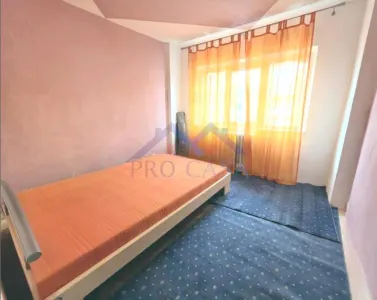 Apartament 2 camere decomandat, et.2, Cetate, zona Mercur - foto 3