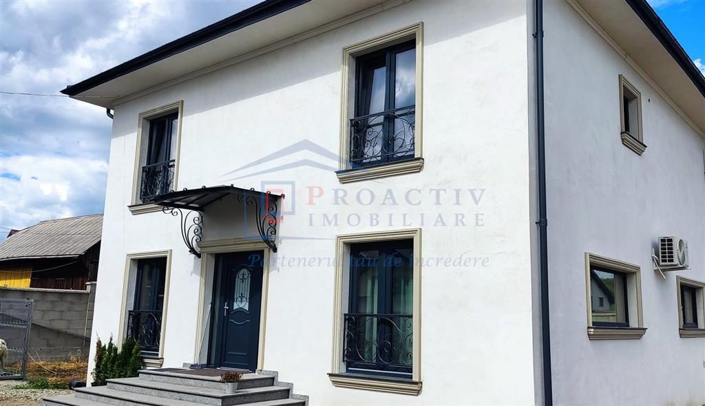 Casa cu finisaje moderne in Scheia l C-4750 - Scheia