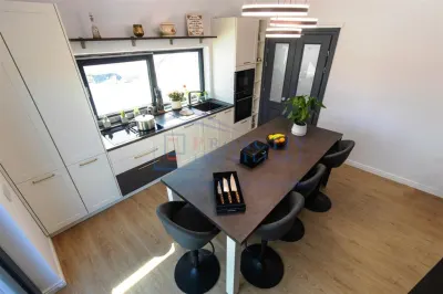 Casa cu finisaje moderne in Scheia l C-4750 - foto 4