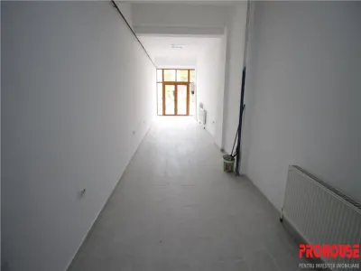 Spatiu comercial stradal -Milcov - foto 2