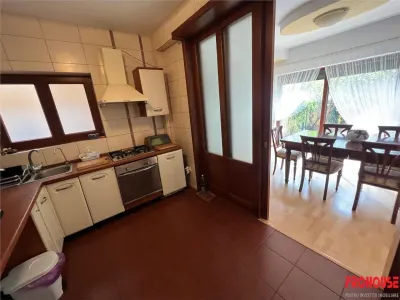 Proprietate deosebita de vanzare in centrul Bacaului- eleganta, istorie si investitie intr-o singura vila! - foto 19