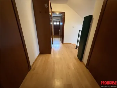 Proprietate deosebita de vanzare in centrul Bacaului- eleganta, istorie si investitie intr-o singura vila! - foto 23