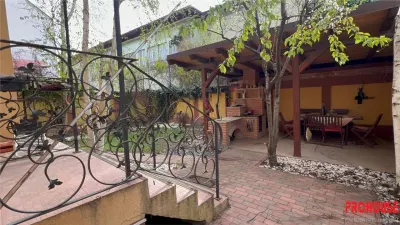 Proprietate deosebita de vanzare in centrul Bacaului- eleganta, istorie si investitie intr-o singura vila! - foto 8