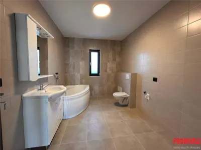 Primul Chirias - Casa Noua - toate utilitatile - foto 14