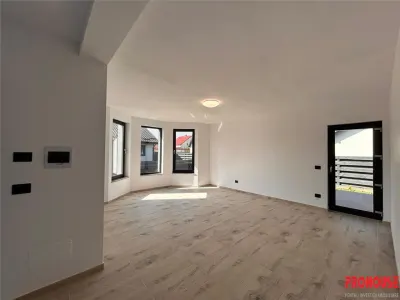 Primul Chirias - Casa Noua - toate utilitatile - foto 6