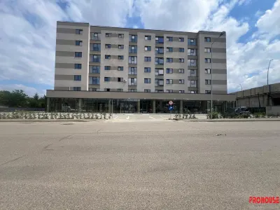 Spatiu comercial 430mp - BLOC 2026 - Str Bradului - PARCARE - Vitrina generoasa - Bacau
