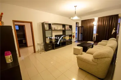 Mamaia, central, 3 camere decomandate lux, 130 mp - foto 2