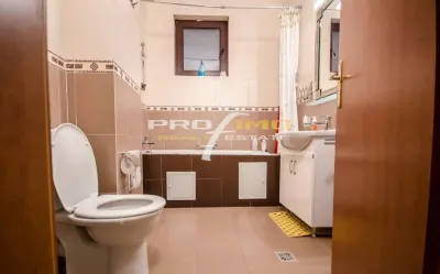 Mamaia, central, 3 camere decomandate lux, 130 mp - foto 8