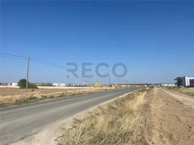 RECO Teren extravilan cu acces  la drumul Oradea-Livada de Bihor - foto 2