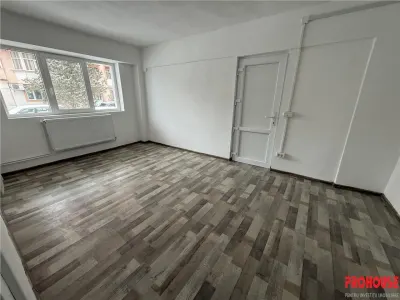 Adjud - spatiu comercial renovat complet - foto 4