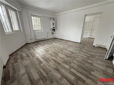 Adjud - spatiu comercial renovat complet - foto 8