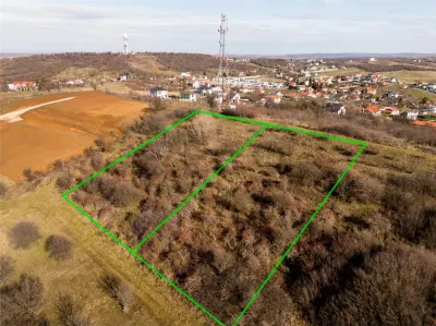 RECO Teren  intravilan- panorama asupra orasului -str. Caisilor - foto 2